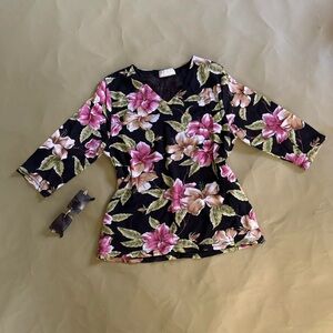 Floral half sleeve top by wingshing fashion
